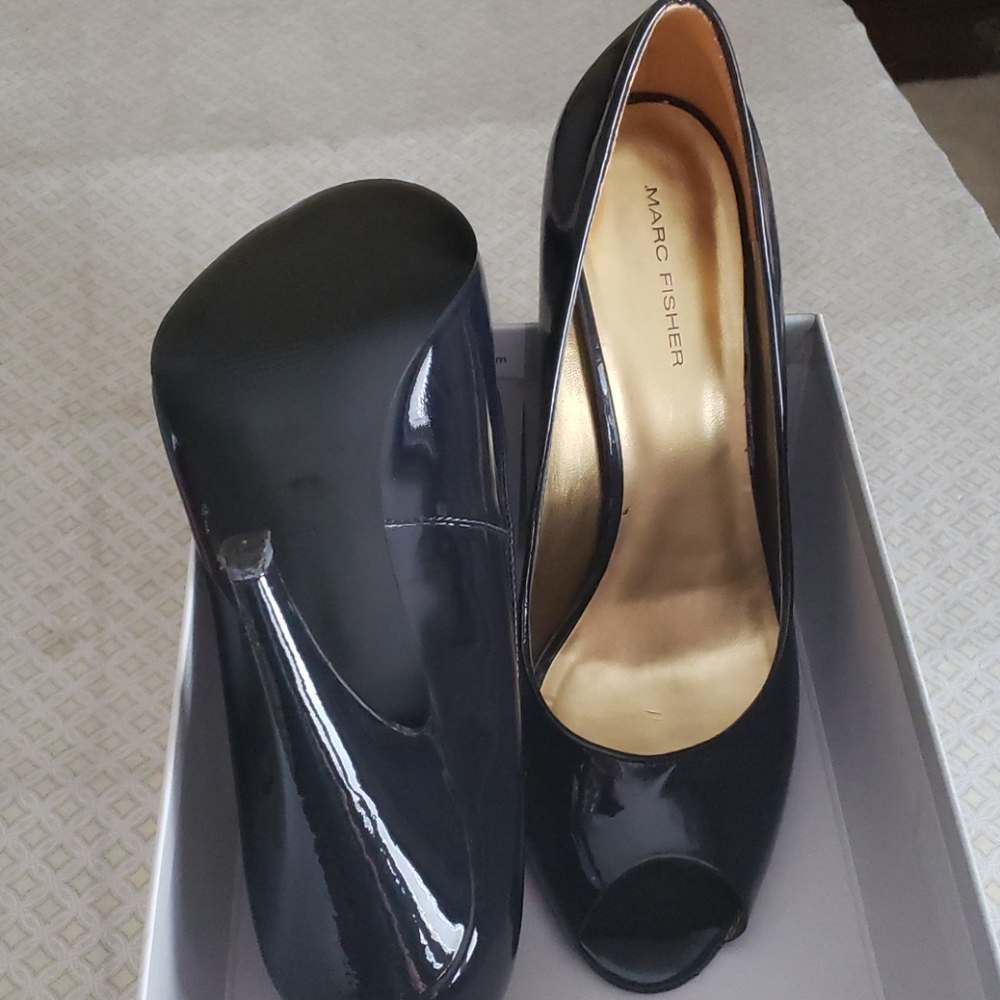 Marc Fisher navy pumps
